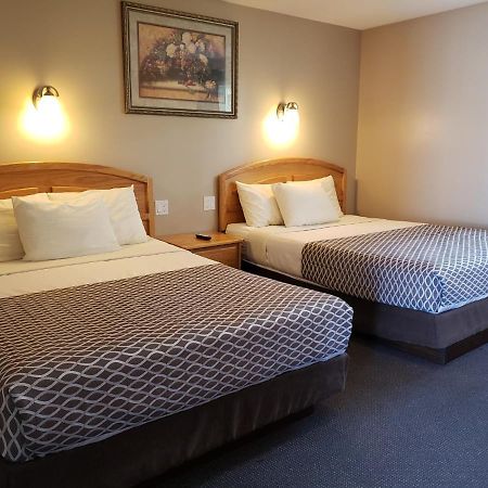 Lamplighter Inn Three Hills Экстерьер фото