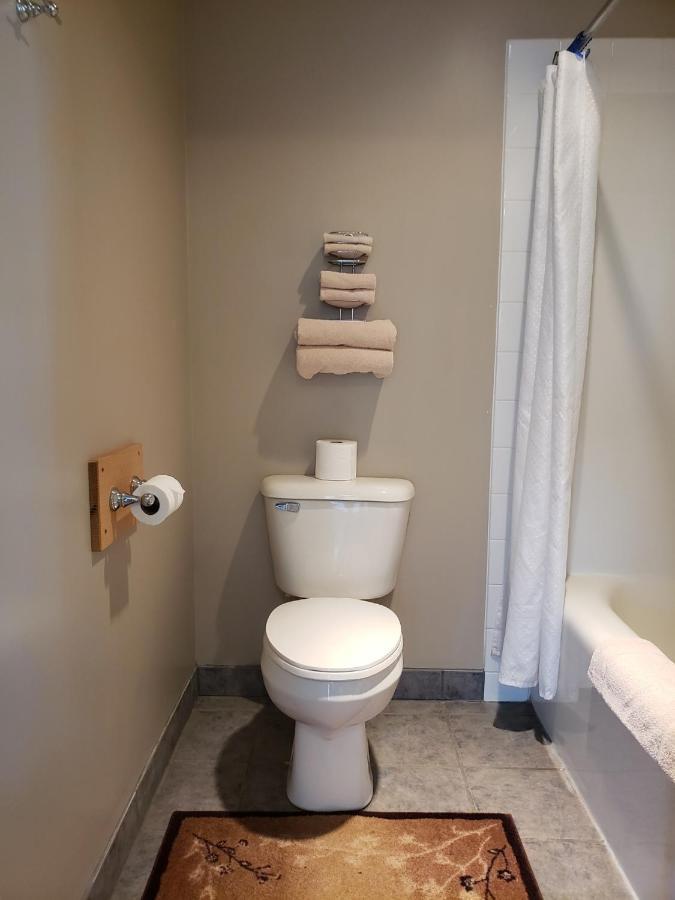 Lamplighter Inn Three Hills Экстерьер фото