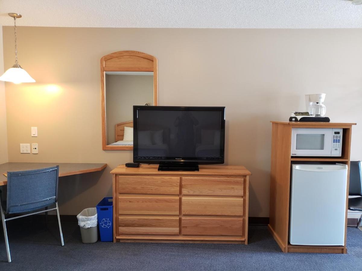 Lamplighter Inn Three Hills Экстерьер фото