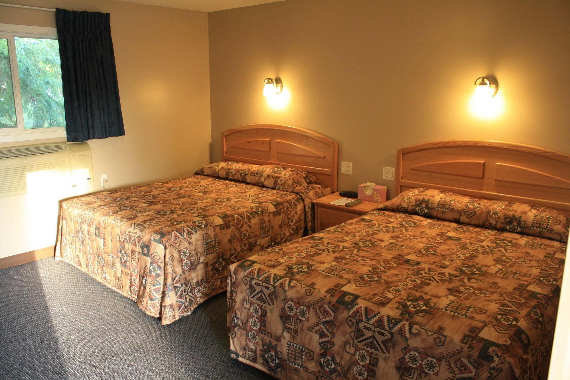 Lamplighter Inn Three Hills Экстерьер фото